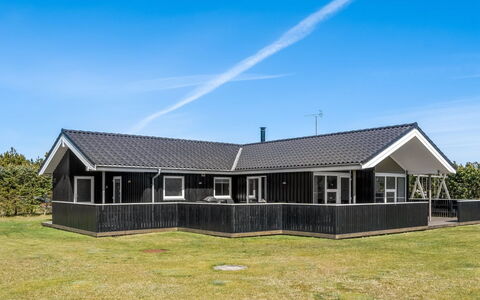 Lirim - 50M from the Sea: Tag, Hus, Hjem, Arkitektur, Boligområde, Sommerhus, Sidespor, Veranda, Estate, Skygge