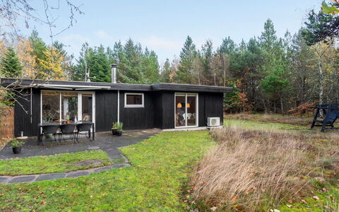Malti - 300M from the Sea: Svømmepøl, Udendørs Møbler, Møbel, Udvej, Flise, Eco Hotel, Skygge, Stol, Fritid, Estate