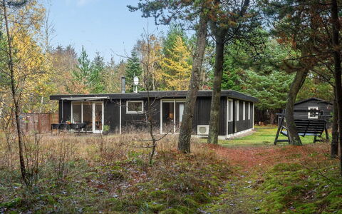 Malti - 300M from the Sea: Svømmepøl, Udendørs Møbler, Møbel, Udvej, Flise, Eco Hotel, Skygge, Stol, Fritid, Estate