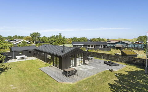 Sheyla - 150M from the Sea: Sommerhus, Skur, Hytte, Stuehus, Prærie, Hytte, Lade, Bjælkehytte, Garden Bygninger