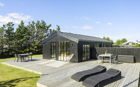 Sheyla - 150M from the Sea: Sommerhus, Skur, Hytte, Stuehus, Prærie, Hytte, Lade, Bjælkehytte, Garden Bygninger