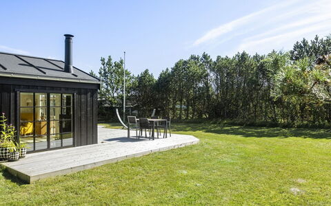 Sheyla - 150M from the Sea: Sommerhus, Skur, Hytte, Stuehus, Prærie, Hytte, Lade, Bjælkehytte, Garden Bygninger