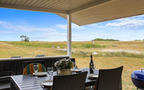 Berndt - 50M from the Sea: Møbel, Indretning, Gulvbelægning, Træ, Etage, Loft, Trægulve, Stol, Bord, Belysning