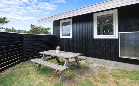 Berndt - 50M from the Sea: Møbel, Indretning, Gulvbelægning, Træ, Etage, Loft, Trægulve, Stol, Bord, Belysning