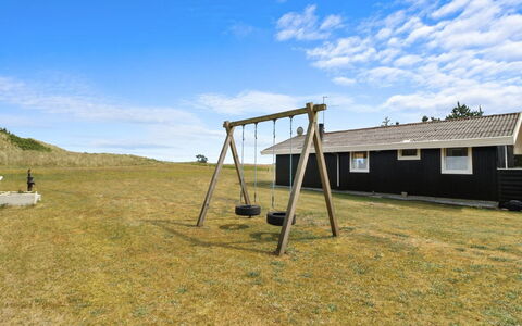 Berndt - 50M from the Sea: Møbel, Indretning, Gulvbelægning, Træ, Etage, Loft, Trægulve, Stol, Bord, Belysning