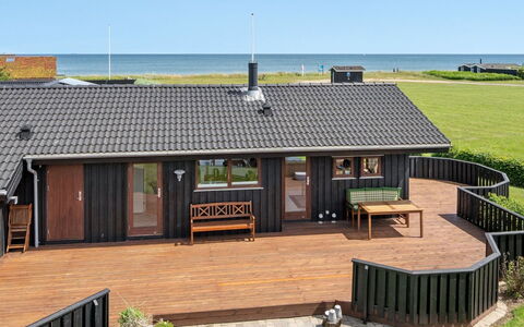 Gyda - 100M from the Sea: Svømmepøl, Udendørs Møbler, Møbel, Udvej, Flise, Eco Hotel, Skygge, Stol, Fritid, Estate