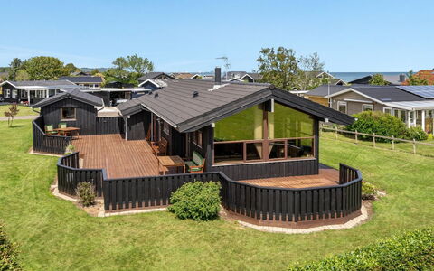 Gyda - 100M from the Sea: Svømmepøl, Udendørs Møbler, Møbel, Udvej, Flise, Eco Hotel, Skygge, Stol, Fritid, Estate