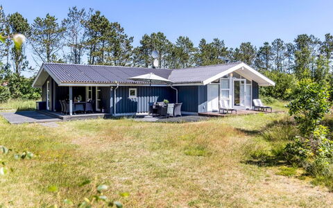 Ajten - 150M from the Sea: Svømmepøl, Udendørs Møbler, Møbel, Udvej, Flise, Eco Hotel, Skygge, Stol, Fritid, Estate