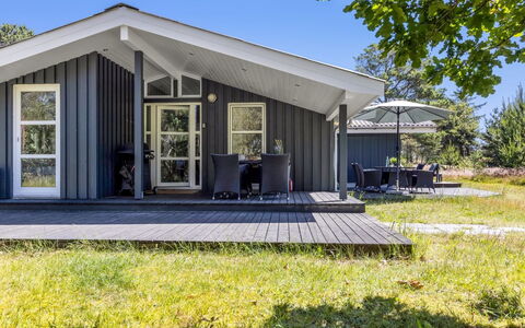 Ajten - 150M from the Sea: Svømmepøl, Udendørs Møbler, Møbel, Udvej, Flise, Eco Hotel, Skygge, Stol, Fritid, Estate
