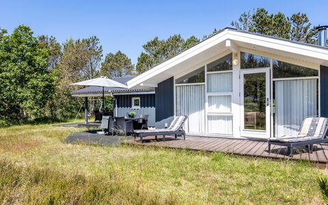 Ajten - 150M from the Sea: Svømmepøl, Udendørs Møbler, Møbel, Udvej, Flise, Eco Hotel, Skygge, Stol, Fritid, Estate