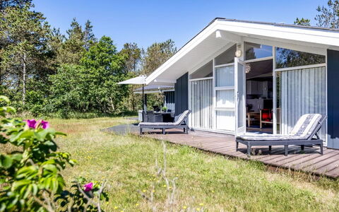 Ajten - 150M from the Sea: Svømmepøl, Udendørs Møbler, Møbel, Udvej, Flise, Eco Hotel, Skygge, Stol, Fritid, Estate