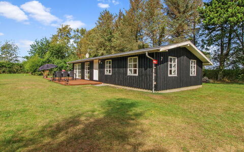 Salgarth - 450M from the Sea: Svømmepøl, Udendørs Møbler, Møbel, Udvej, Flise, Eco Hotel, Skygge, Stol, Fritid, Estate