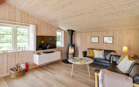 Salgarth - 450M from the Sea: Svømmepøl, Udendørs Møbler, Møbel, Udvej, Flise, Eco Hotel, Skygge, Stol, Fritid, Estate