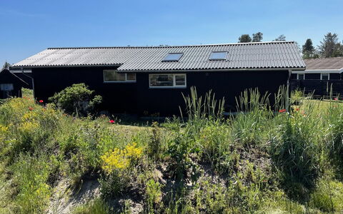Selle - 100M from the Sea: Svømmepøl, Udendørs Møbler, Møbel, Udvej, Flise, Eco Hotel, Skygge, Stol, Fritid, Estate