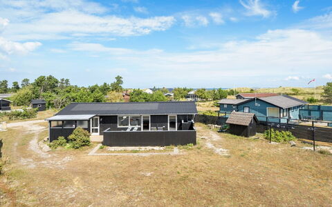 Selle - 100M from the Sea: Svømmepøl, Udendørs Møbler, Møbel, Udvej, Flise, Eco Hotel, Skygge, Stol, Fritid, Estate