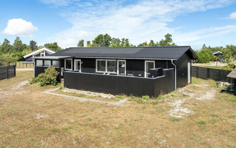 Selle - 100M from the Sea: Svømmepøl, Udendørs Møbler, Møbel, Udvej, Flise, Eco Hotel, Skygge, Stol, Fritid, Estate