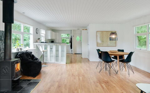 Hilde - 1.7Km from the Sea: Svømmepøl, Udendørs Møbler, Møbel, Udvej, Flise, Eco Hotel, Skygge, Stol, Fritid, Estate