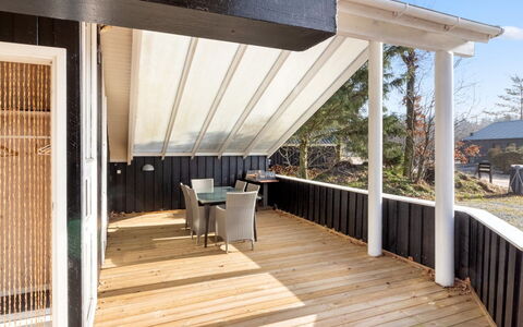 Berenice - 250M from the Sea: Træ, Gulvbelægning, Etage, Trægulve, Dæk, Hårdttræ, Kompositmateriale, Veranda, Planke, Skygge