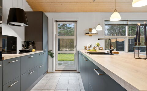Fritse - 1.9Km from the Sea: Tag, Sommerhus, Hjem, Skygge, Sidespor, Stuehus, Veranda, Udendørs Struktur, Garden Bygninger