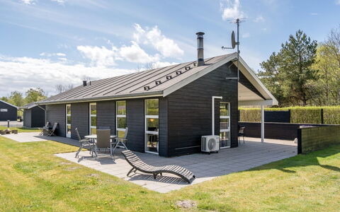 Fritse - 1.9Km from the Sea: Tag, Sommerhus, Hjem, Skygge, Sidespor, Stuehus, Veranda, Udendørs Struktur, Garden Bygninger