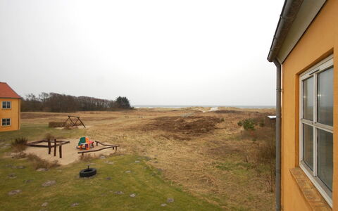 Runhild - 100M from the Sea: Hus, Almindeligt, Græs-, Land Lot, Landdistrikt, Sky, Hjem, Sommerhus, Eng, Prærie