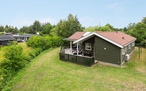 Asgard - 500M from the Sea: Græs, Hus, Tag, Hjem, Sommerhus, Busk, Land Lot, Landdistrikt, Stuehus, Bunddække