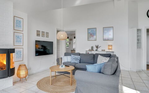 Asgard - 500M from the Sea: Græs, Hus, Tag, Hjem, Sommerhus, Busk, Land Lot, Landdistrikt, Stuehus, Bunddække