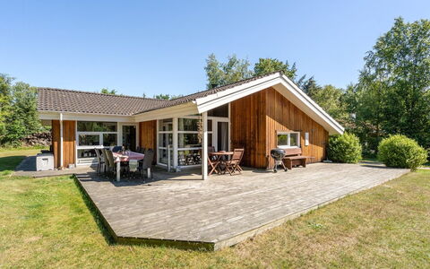 Milda - 1.9Km from the Sea: Svømmepøl, Udendørs Møbler, Møbel, Udvej, Flise, Eco Hotel, Skygge, Stol, Fritid, Estate