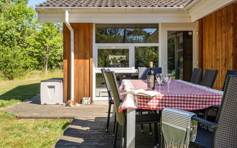 Milda - 1.9Km from the Sea: Svømmepøl, Udendørs Møbler, Møbel, Udvej, Flise, Eco Hotel, Skygge, Stol, Fritid, Estate
