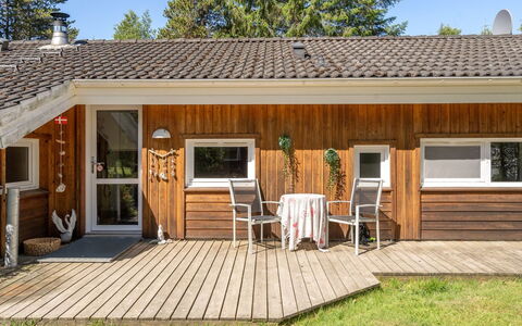 Milda - 1.9Km from the Sea: Svømmepøl, Udendørs Møbler, Møbel, Udvej, Flise, Eco Hotel, Skygge, Stol, Fritid, Estate