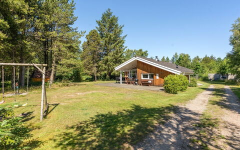 Milda - 1.9Km from the Sea: Svømmepøl, Udendørs Møbler, Møbel, Udvej, Flise, Eco Hotel, Skygge, Stol, Fritid, Estate