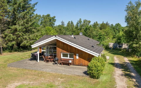 Milda - 1.9Km from the Sea: Svømmepøl, Udendørs Møbler, Møbel, Udvej, Flise, Eco Hotel, Skygge, Stol, Fritid, Estate