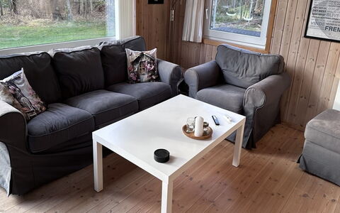 Milda - 1.9Km from the Sea: Svømmepøl, Udendørs Møbler, Møbel, Udvej, Flise, Eco Hotel, Skygge, Stol, Fritid, Estate