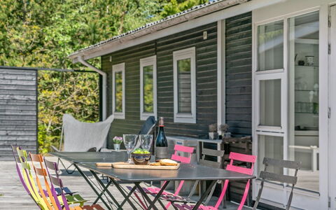Sighwith - 500M from the Sea: Svømmepøl, Udendørs Møbler, Møbel, Udvej, Flise, Eco Hotel, Skygge, Stol, Fritid, Estate