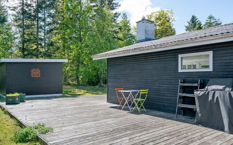 Sighwith - 500M from the Sea: Svømmepøl, Udendørs Møbler, Møbel, Udvej, Flise, Eco Hotel, Skygge, Stol, Fritid, Estate