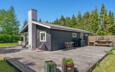 Sighwith - 500M from the Sea: Svømmepøl, Udendørs Møbler, Møbel, Udvej, Flise, Eco Hotel, Skygge, Stol, Fritid, Estate
