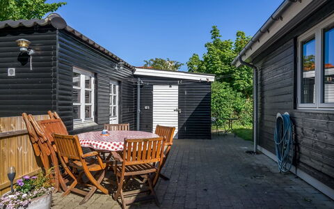 Gunhil - 200M from the Sea: Svømmepøl, Udendørs Møbler, Møbel, Udvej, Flise, Eco Hotel, Skygge, Stol, Fritid, Estate