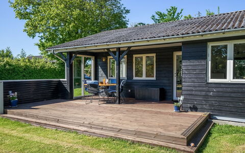 Gunhil - 200M from the Sea: Svømmepøl, Udendørs Møbler, Møbel, Udvej, Flise, Eco Hotel, Skygge, Stol, Fritid, Estate