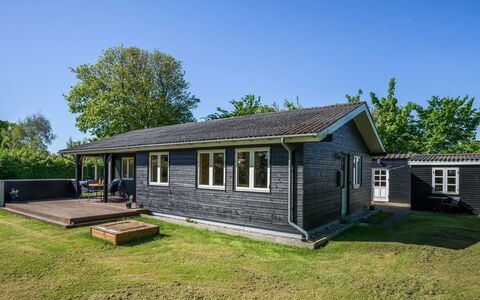 Gunhil - 200M from the Sea: Svømmepøl, Udendørs Møbler, Møbel, Udvej, Flise, Eco Hotel, Skygge, Stol, Fritid, Estate