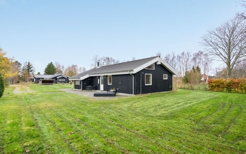 Elni - 900M from the Sea: Møbel, Indretning, Lejlighed, Gulvbelægning, Etage, Bord, Stol, Værelse, Hjem, Køkken & Spisebord