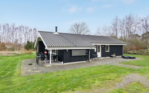 Elni - 900M from the Sea: Møbel, Indretning, Gulvbelægning, Træ, Etage, Loft, Trægulve, Stol, Bord, Belysning