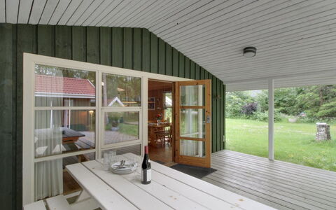 Gerasim - 400M from the Sea: Træ, Loft, Gulvbelægning, Møbel, Etage, Indretning, Hårdttræ, Veranda, Dør, Bejdse