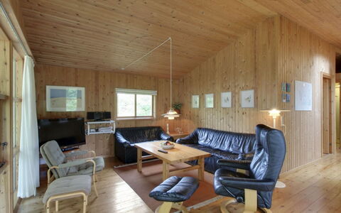 Gerasim - 400M from the Sea: Træ, Loft, Indretning, Værelse, Hjem, Etage, Sommerhus, Hårdttræ, Lysarmatur, Bjælkehytte
