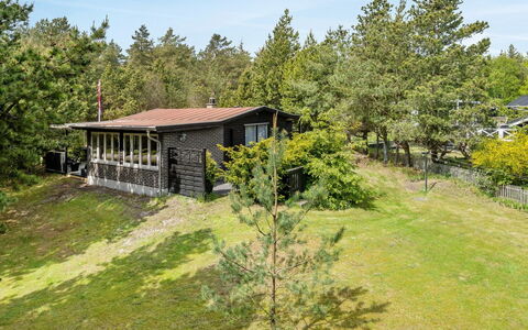 Siljan - from the Sea: Tag, Hus, Hjem, Sommerhus, Sidespor, Estate, Indkørsel, Garden Bygninger, Gård, Skur
