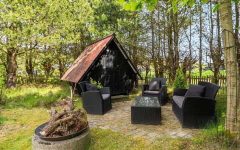 Siljan - from the Sea: Tag, Hus, Hjem, Sommerhus, Sidespor, Estate, Indkørsel, Garden Bygninger, Gård, Skur