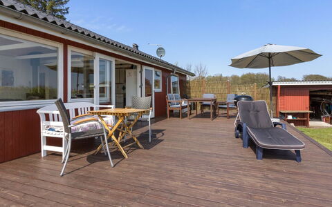 Ingold - 50M from the Sea: Træ, Bejdse, Planke, Hårdttræ, Sommerhus, Dæk, Sidespor, Skygge, Trægulve, Garden Bygninger