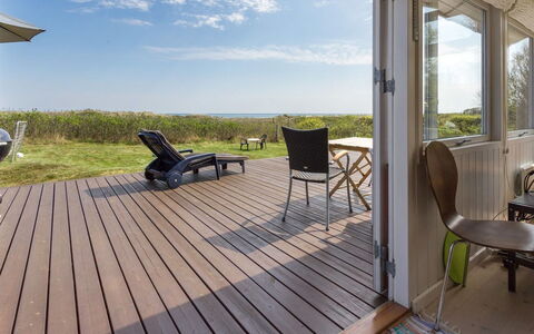 Ingold - 50M from the Sea: Tag, Hus, Land Lot, Hjem, Sommerhus, Estate, Garden Bygninger, Skygge, Bjælkehytte, Landscaping