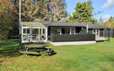 Herly - 50M from the Sea: Boligområde, Tag, Forstad, Indkørsel, Estate, Skorsten