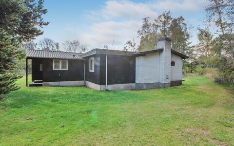 Herly - 50M from the Sea: Boligområde, Tag, Forstad, Indkørsel, Estate, Skorsten