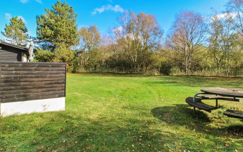 Herly - 50M from the Sea: Træ, Bejdse, Planke, Hårdttræ, Sommerhus, Dæk, Sidespor, Skygge, Trægulve, Garden Bygninger